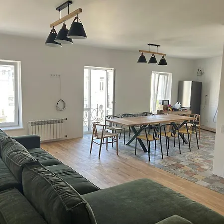 Amazing With Balcony, Right In The Center! Apartment