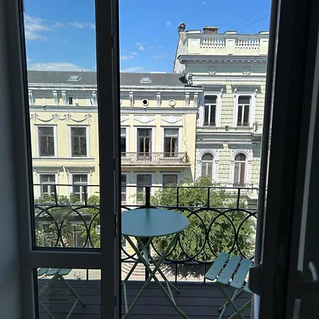 Amazing With Balcony, Right In The Center! * Odessa